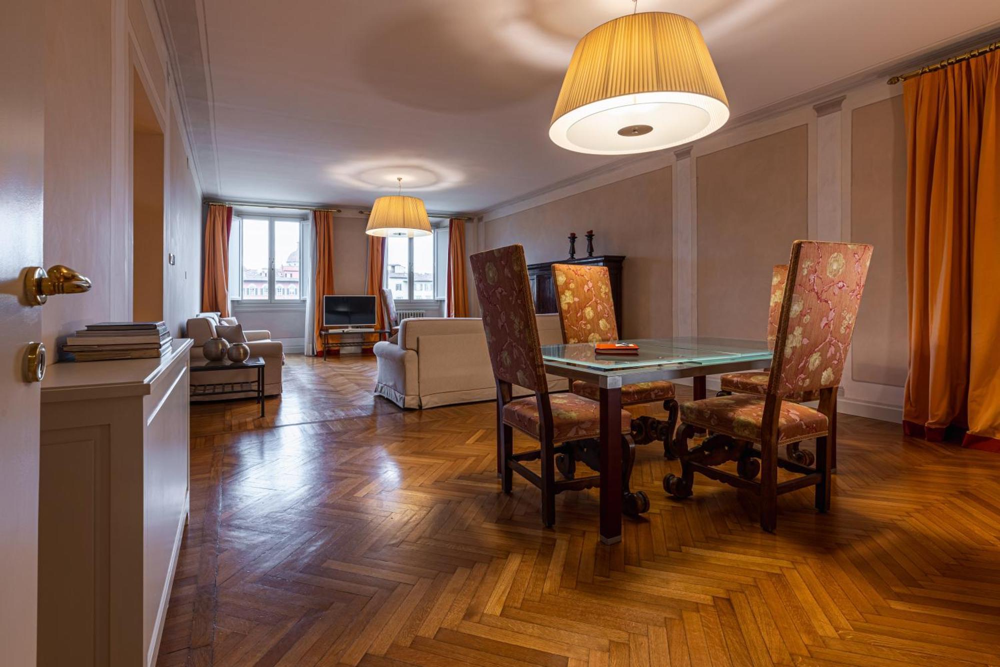 Antica Torre Tornabuoni Bed & Breakfast 4*